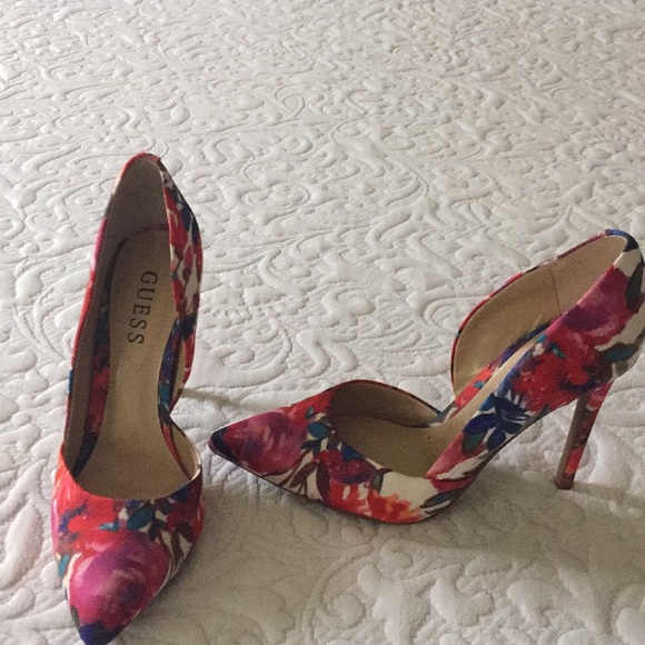 Guess Floral Shoe - Picture 4 of 5